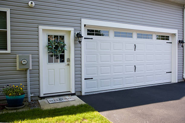 24/7 Emergency Garage Door Panel Replacement experts in Shullsburg, WI
